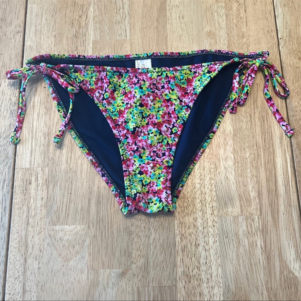 NWT Forever 21 Floral Bikini Bottoms ~ Large